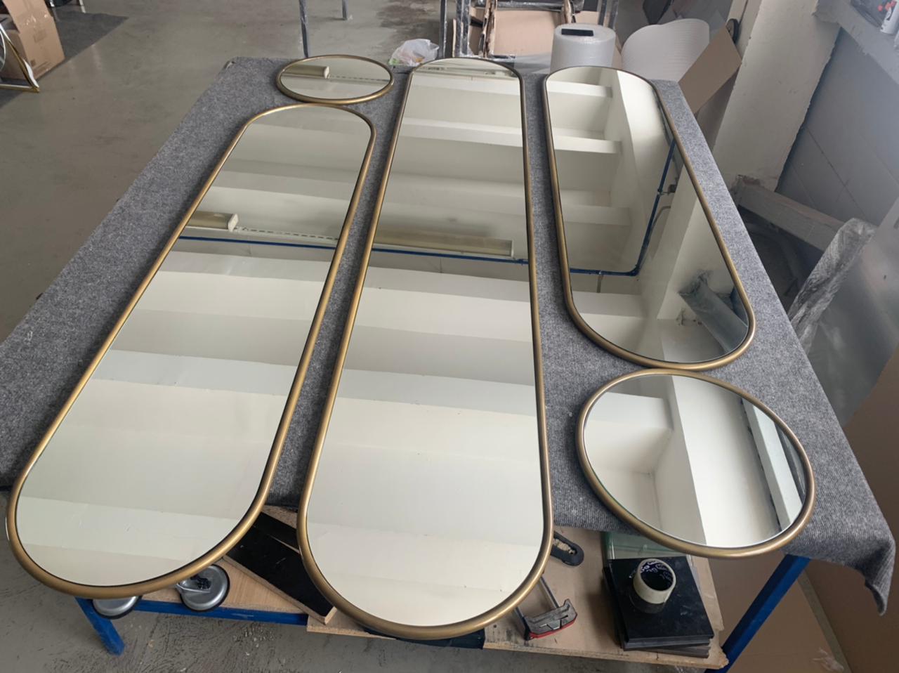 Доставка зеркала по Москве, изделия из металла и стекла от производителя Гласс-Мемори